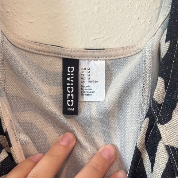 H&M Black and White Zebra Print Fitted Crop Tank Top - Picture 2 of 4